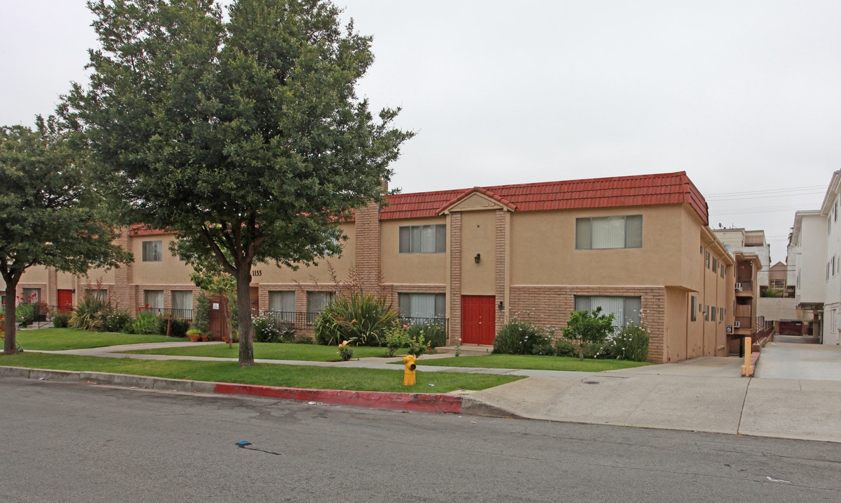 1155 Thompson Ave in Glendale, CA - Foto de edificio