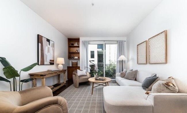 property at 4060 Glencoe Ave