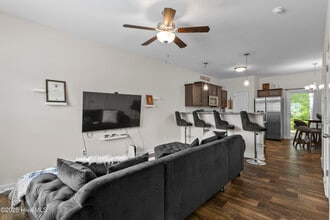 105 Jaydn Dr W in Jacksonville, NC - Building Photo - Building Photo