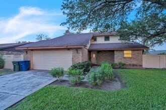901 Eden Ln in Laredo, TX - Building Photo - Building Photo