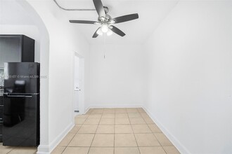1563 SW 2nd St in Miami, FL - Building Photo - Building Photo