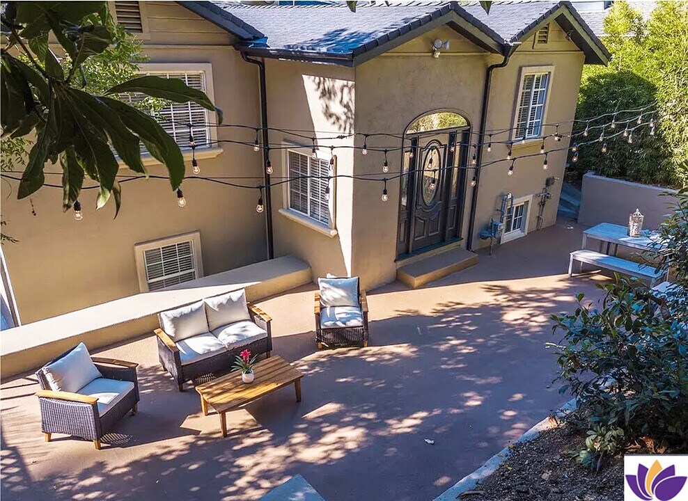 11419 Sunshine Ter in Studio City, CA - Foto de edificio