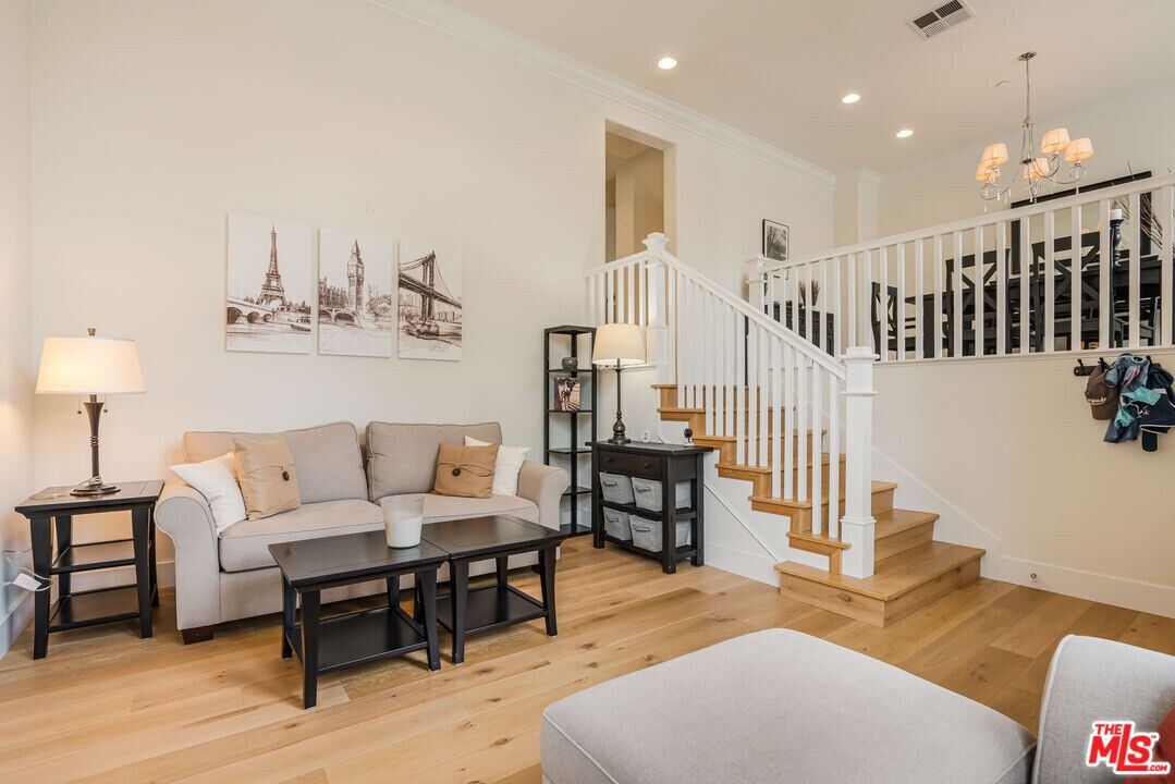 5701 Kiyot Way in Los Angeles, CA - Building Photo