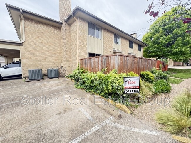 property at 2622 Custer Pkwy