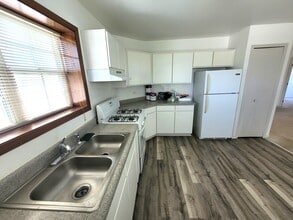 321 Sheffield Dr, Unit 321 in Schaumburg, IL - Foto de edificio - Building Photo