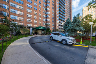 Gerard Towers in Forest Hills, NY - Building Photo - Building Photo