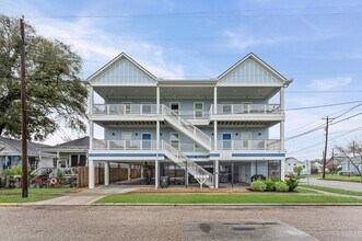 1325 35th St, Unit 4 in Galveston, TX - Building Photo - Building Photo