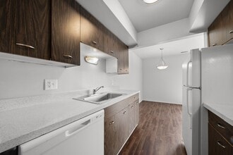 Knottingham Apartments in Clinton Township, MI - Foto de edificio - Building Photo