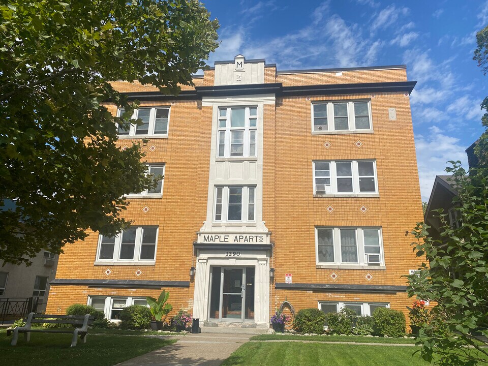 Maple Apartments in Windsor, ON - Building Photo