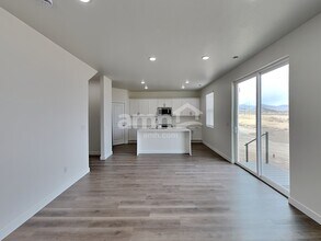 1232 W Mahogany St in Saratoga Springs, UT - Foto de edificio - Building Photo