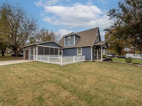 1401 N Bradley St in McKinney, TX - Foto de edificio - Building Photo