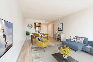 315 W 48th St, Unit F in New York, NY - Building Photo - Building Photo