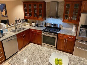 6221 Monterey Rd, Unit 102 in Los Angeles, CA - Building Photo - Building Photo