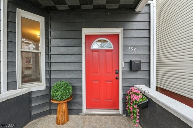 196 Clendenny Ave in Jersey City, NJ - Building Photo - Building Photo