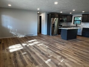 2204 Sylvan Cir in Brandon, SD - Building Photo - Building Photo