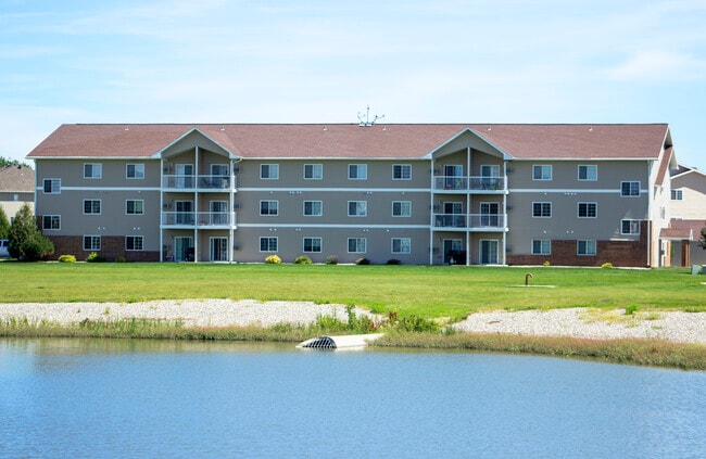 Eagle Lake Apartments in West Fargo, ND - Building Photo - Building Photo