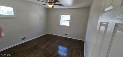 260 Everett Rd in Parsippany Troy Hills, NJ - Building Photo - Building Photo