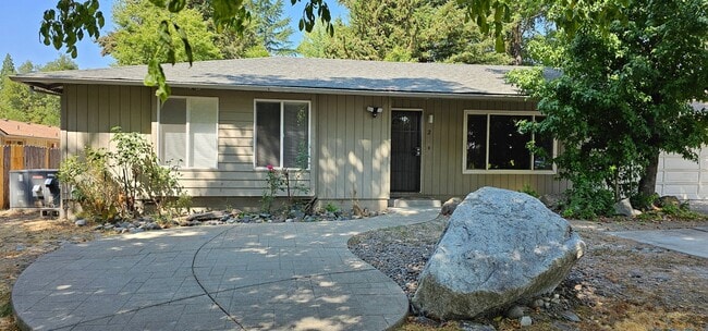 1509 SW G St in Grants Pass, OR - Building Photo - Building Photo