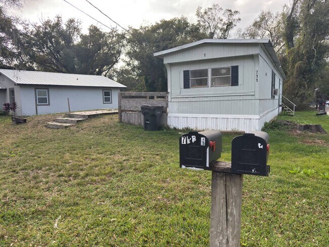711 Nashville Rd in Lakeland, FL - Building Photo - Building Photo
