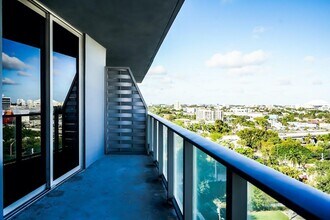 1010 SW 2nd Ave, Unit 1007 in Miami, FL - Foto de edificio - Building Photo