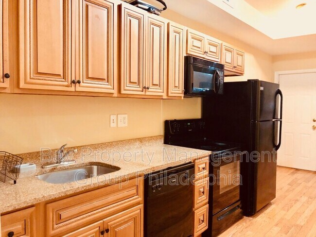 2324 N Park Ave photo'