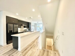 2374 Filbert St in Oakland, CA - Building Photo - Building Photo
