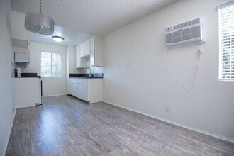 6954 Woodman Ave, Unit 19 in Los Angeles, CA - Building Photo - Building Photo