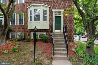 10301 Greenspire Way in Bowie, MD - Building Photo - Building Photo