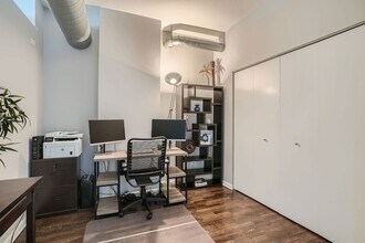 1200 W Monroe St, Unit 812 in Chicago, IL - Building Photo - Building Photo