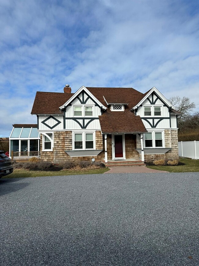 20 Bowditch Ln in Center Moriches, NY - Building Photo - Building Photo