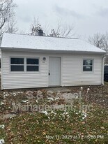 915 Loa St in Lansing, MI - Building Photo