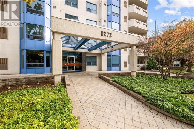 1272 Ontario St in Burlington, ON - Building Photo - Building Photo