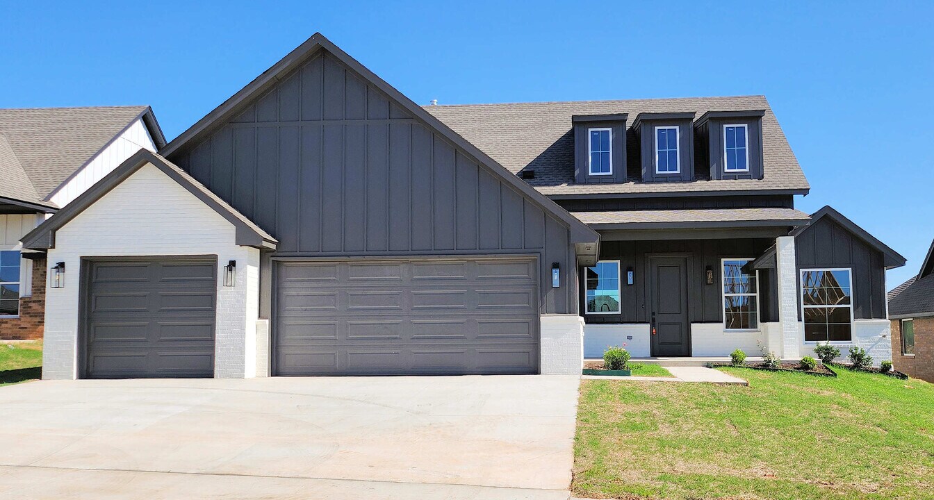 11605 NW 103rd St in Yukon, OK - Building Photo