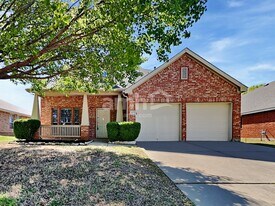 2847 Park Springs Dr in Grand Prairie, TX - Building Photo