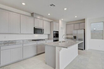 1550 Rock Kestrel St in Las Vegas, NV - Building Photo - Building Photo