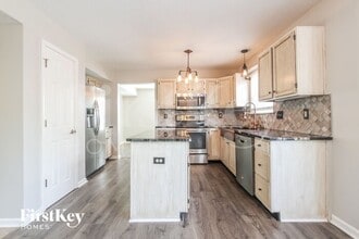 3360 Yorkshire Dr in Greenwood, IN - Foto de edificio - Building Photo