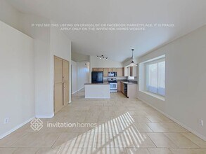 8638 W Davis Rd in Peoria, AZ - Foto de edificio - Building Photo