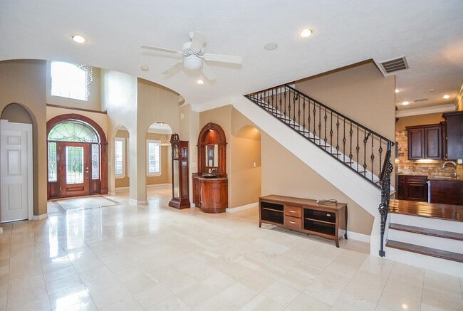 property at 2326 Walnut Bend Ln