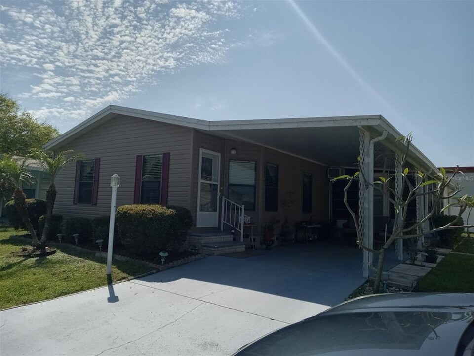 10916 Hayden Ave in New Port Richey, FL - Foto de edificio