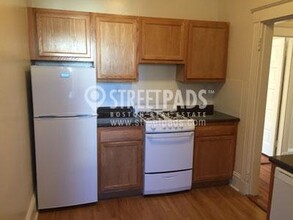 1377 Commonwealth Ave in Boston, MA - Building Photo - Building Photo