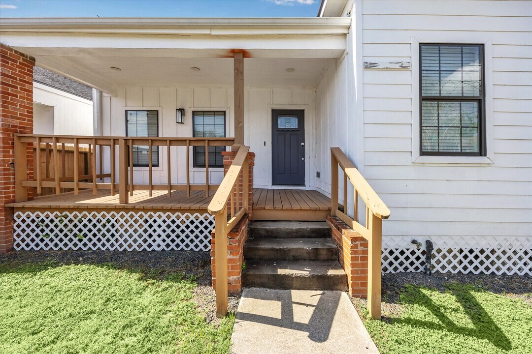 2302 Sumpter St in Houston, TX - Building Photo