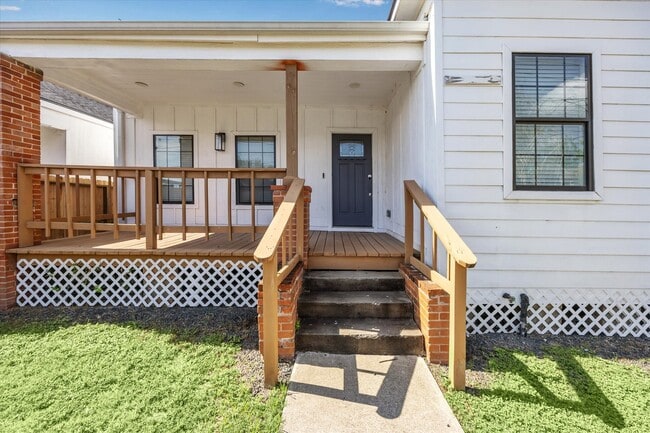 property at 2302 Sumpter St