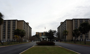 Central Plaza Towers in Mobile, AL - Building Photo - Building Photo