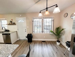 Room in House on Bilmark Ave in Charlotte, NC - Foto de edificio - Building Photo