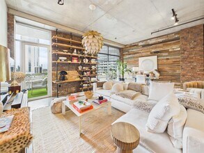 800 W 5th St in Austin, TX - Building Photo - Building Photo