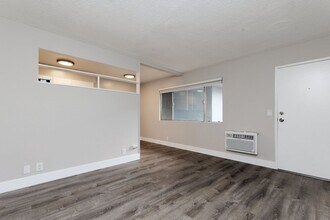 Adelaide Park Apartments in Concord, CA - Building Photo - Building Photo