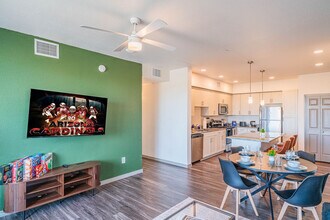 9600 W Georgia Ave in Glendale, AZ - Building Photo - Building Photo