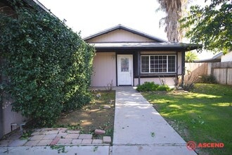 6708 Randall St in Bakersfield, CA - Building Photo - Building Photo