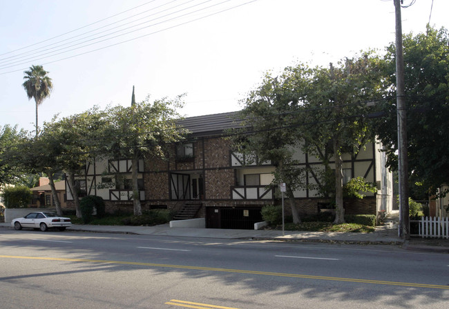 6250 Fulton Ave in Van Nuys, CA - Building Photo - Building Photo