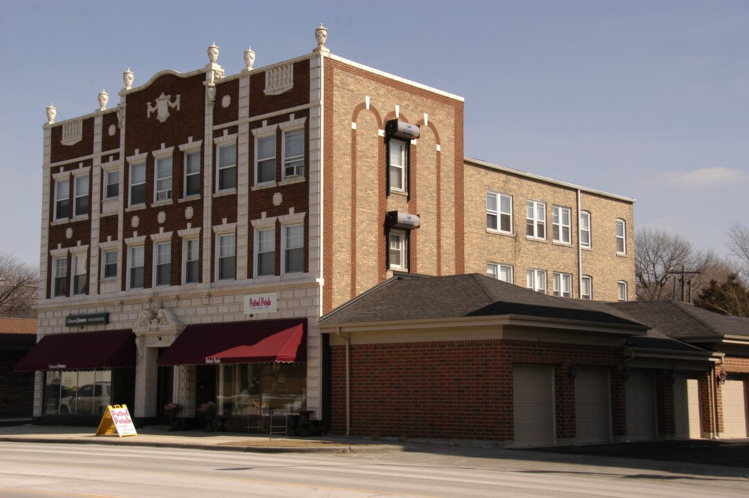 217-219 S Main St in Lombard, IL - Building Photo